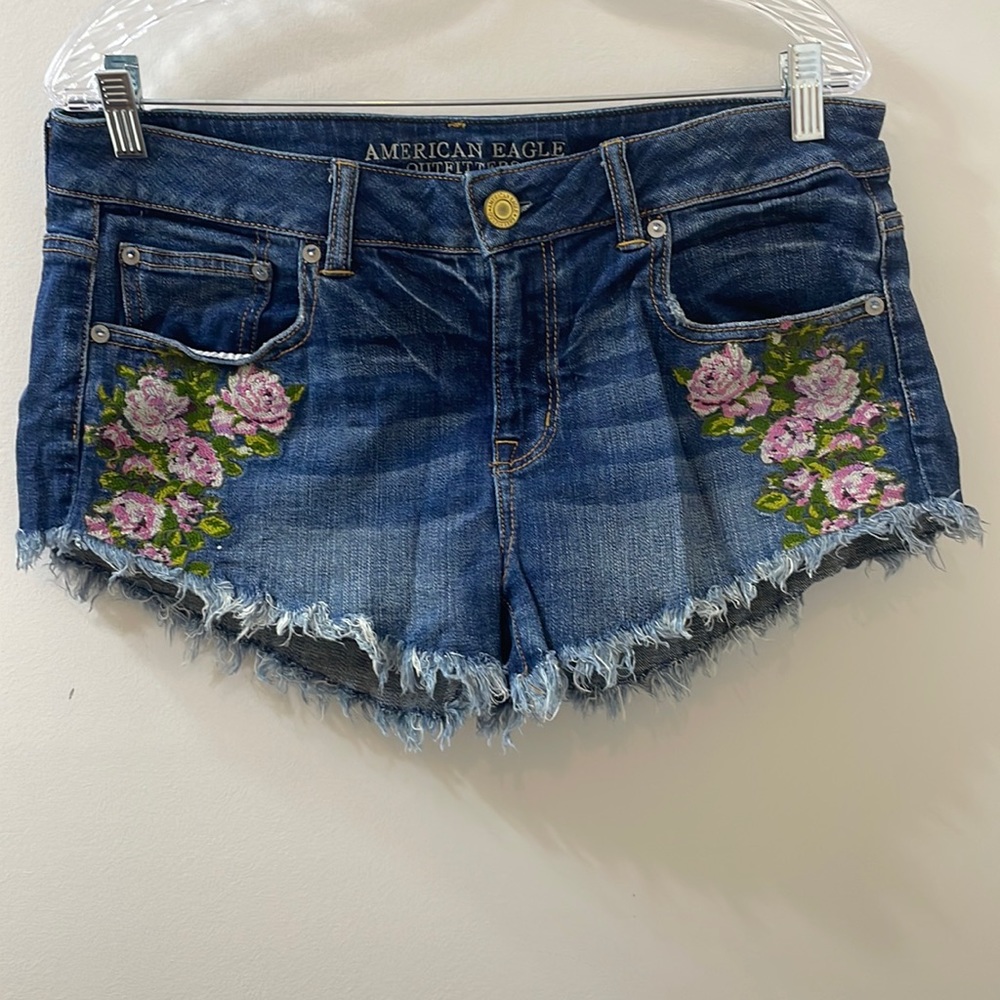 American Eagle Stretch Cut Off Shorts With Floral Design, Size 10